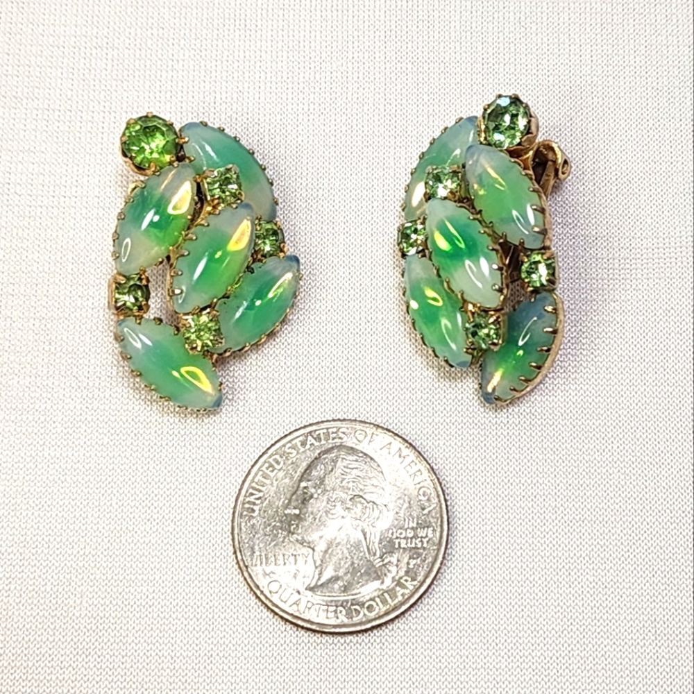 Vintage Juliana Multi-Green and Gold Brooch and Earrings Set - Picture 7 of 14